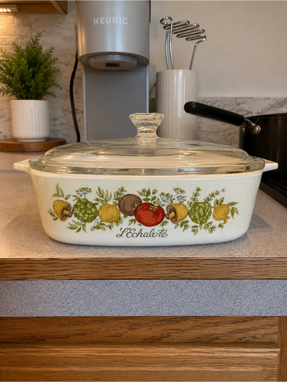 CorningWare L'Echalote 1 Quart Casserole Vegetable Pattern with original lid.